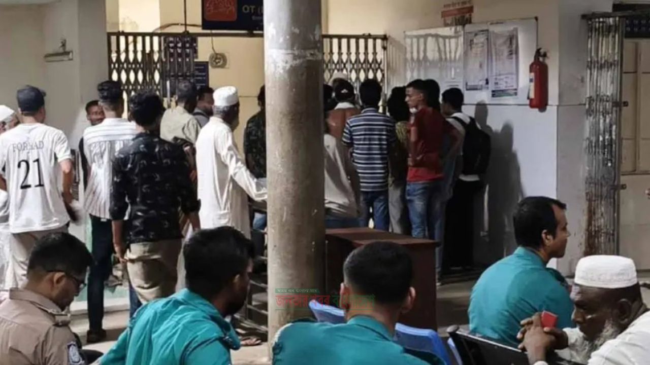 হাসপাতালে দুই সাংবাদিকের ওপর ইন্টার্ন চিকিৎসকদের হামলা